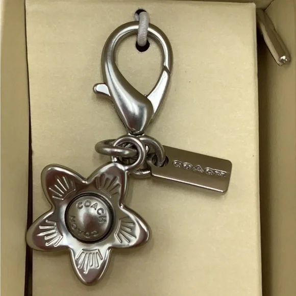 COACH Boxed Corner Zip Wristlet With Daisy Print - Picture 9 of 15